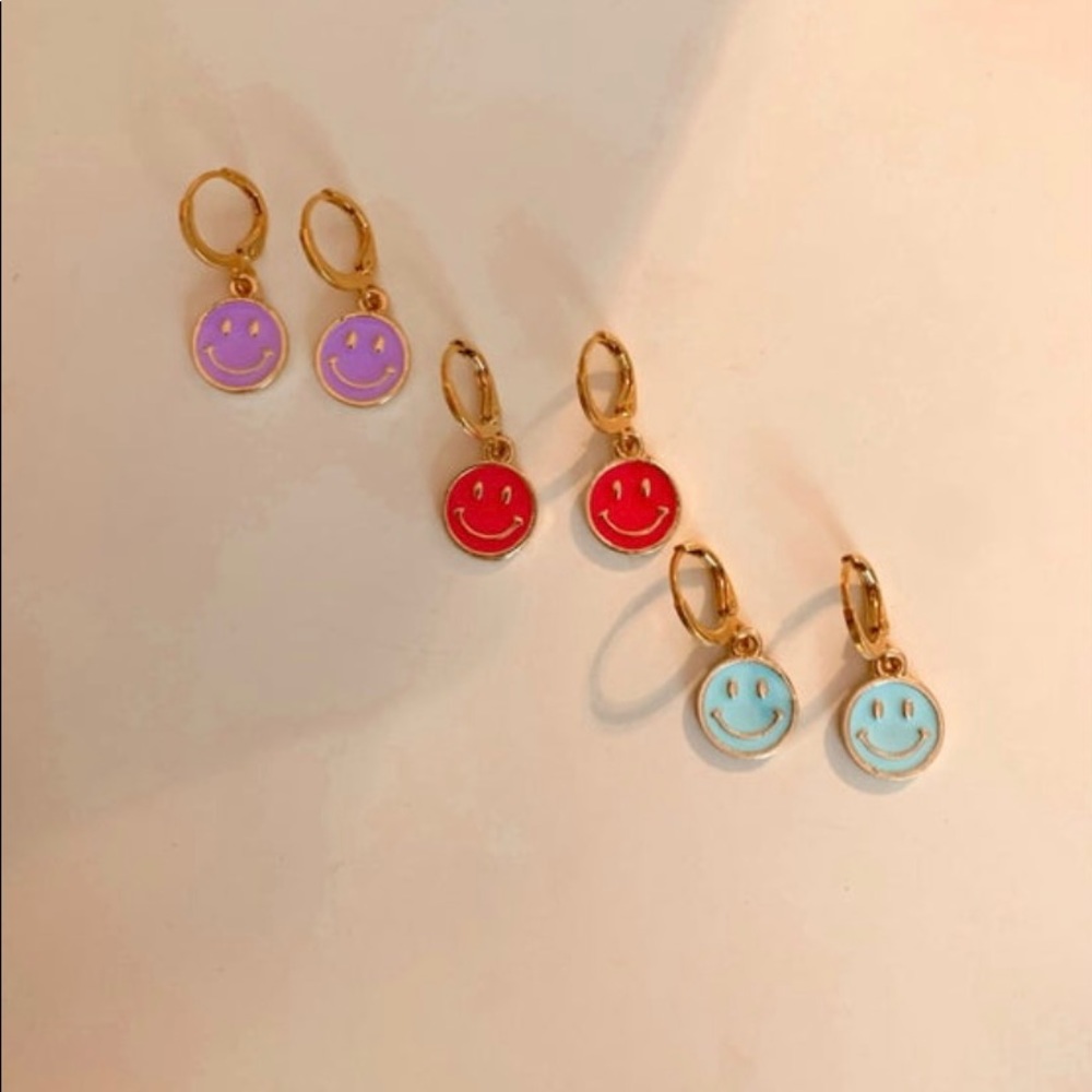 ONLY THE PURPLE SMILY FACE EARRINGS